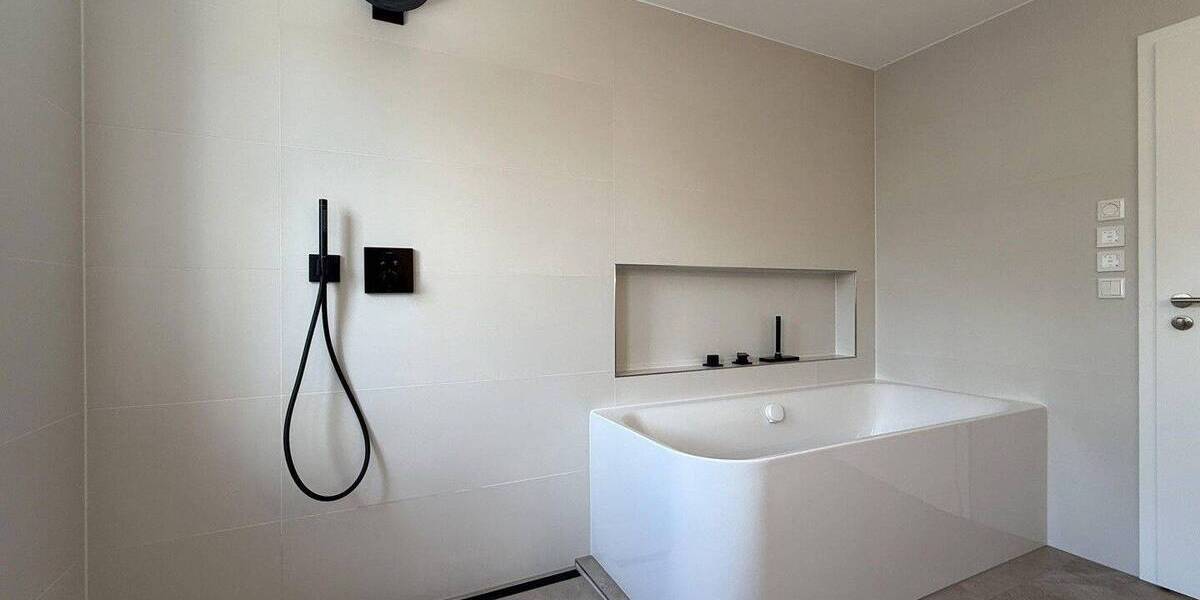 Doppelhaushälfte mit Carport - Erstbezug nach Sanierung 3 zimmer