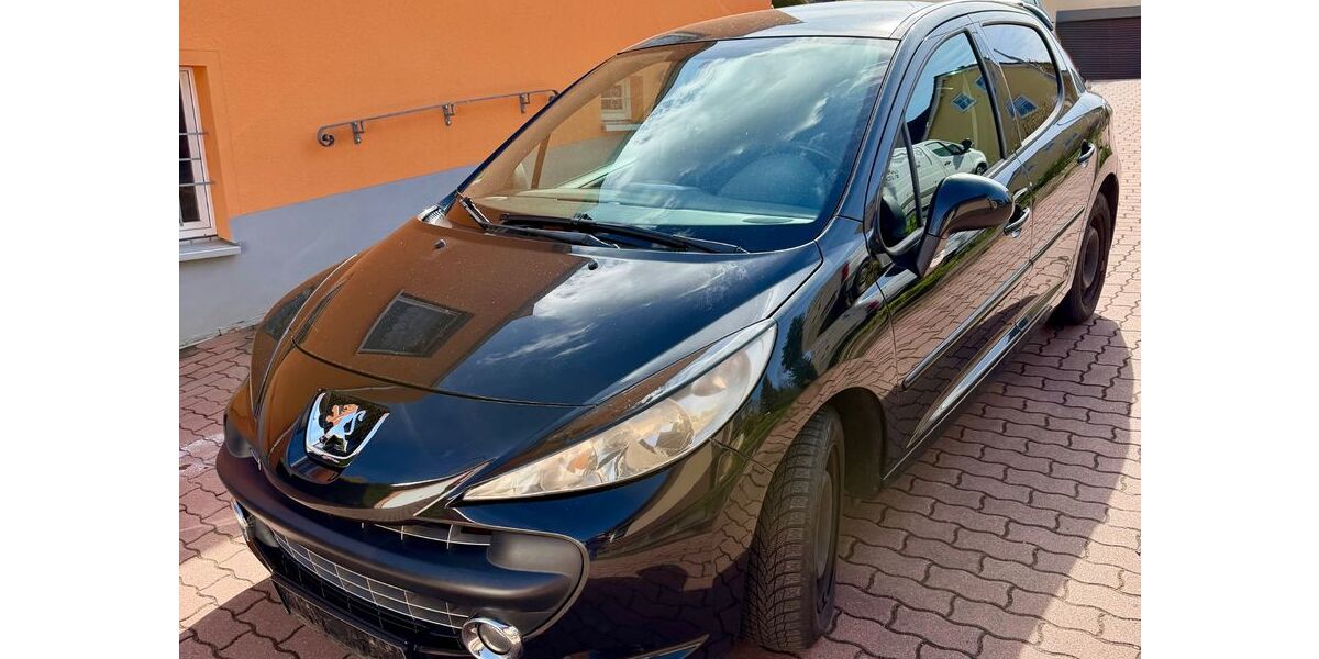 Peugeot 207 147.000 km 1.950 &euro; Neukirchen 09221
