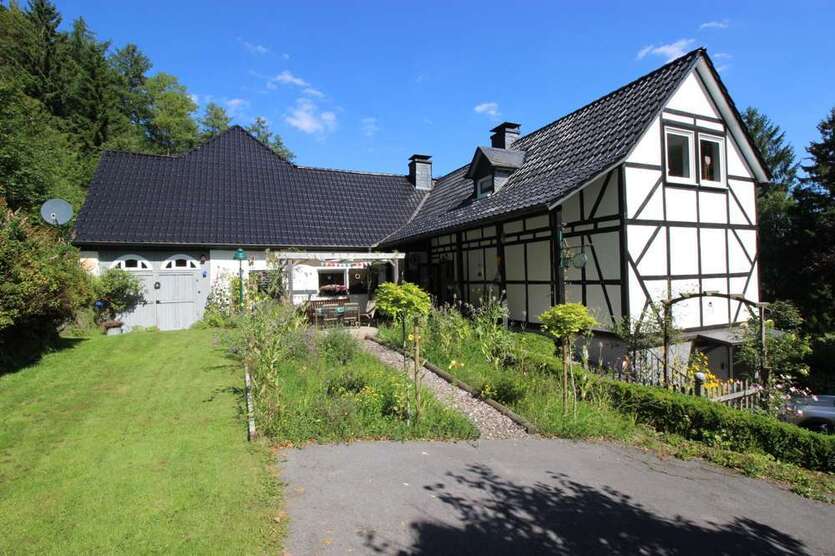 Haus zum Kaufen in Schmallenberg 210.000 € 163 m²