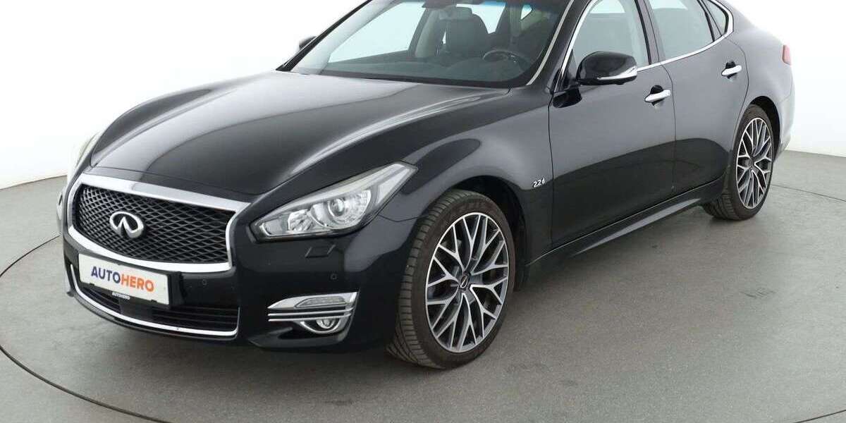 INFINITI Q70 99.609 km 16.610 &euro; Köln 50739