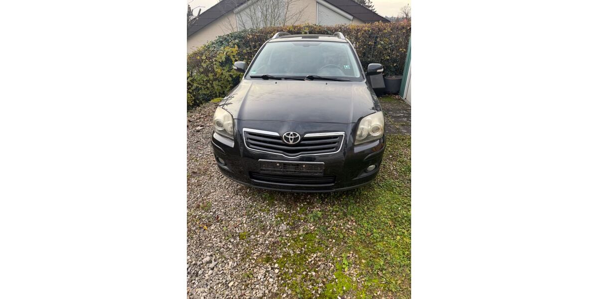 Toyota Avensis 194.700 km 2.700 &euro; Esslingen 73728