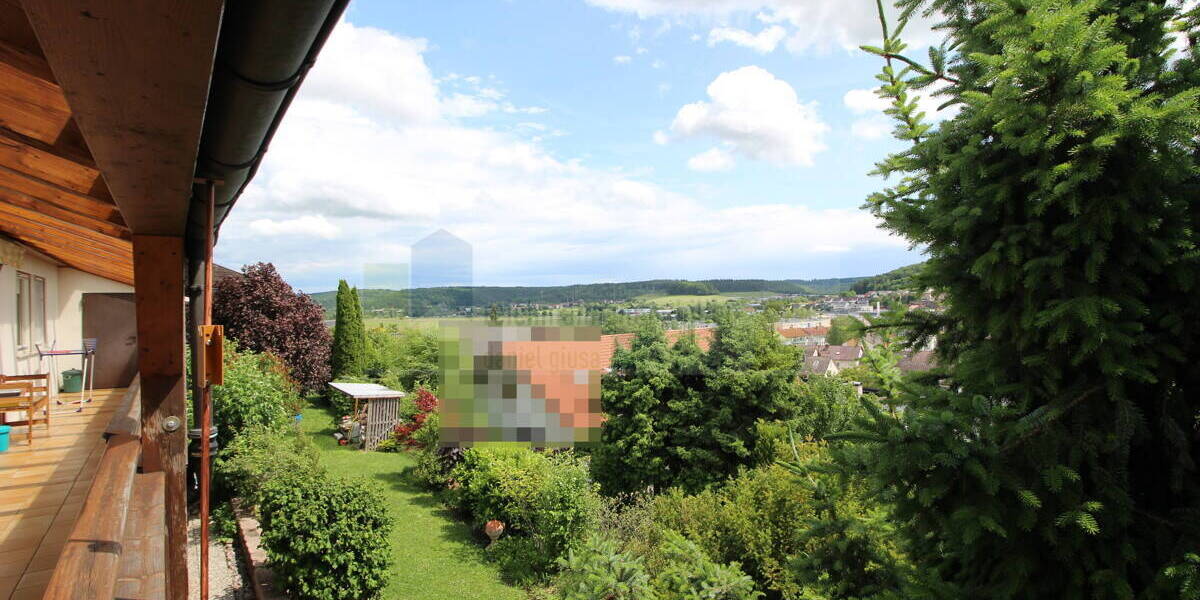 Wohnen auf einer Ebene mit Weitblick: Gepflegter Bungalow mit Einliegerwohnung, sonnigem Garten und Panorama in Toplage von Blumberg! 5 zimmer