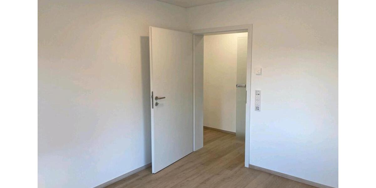 Erdgeschoßwohnung Sulzfeld - 4 Zimmer, 132 m&sup2;, 1.015&euro; | Angebot:26288314
