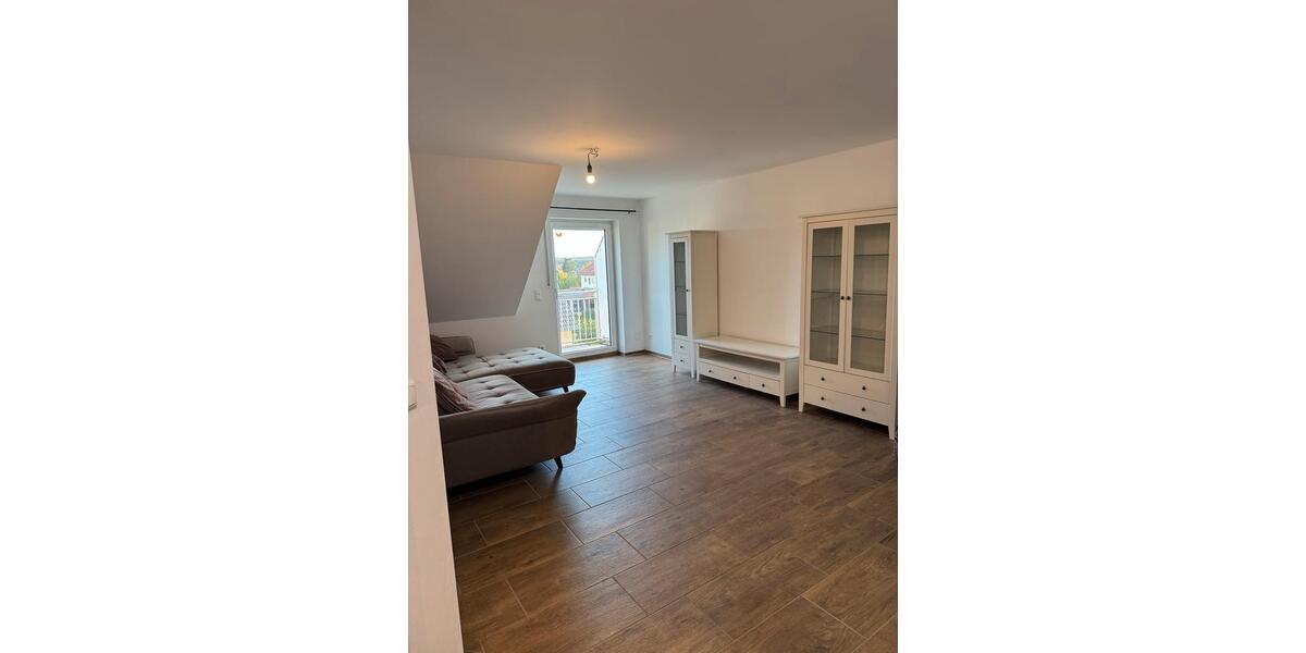 Helle, gepflegte Wohnung mit Balkon & Tiefgarage zimmer