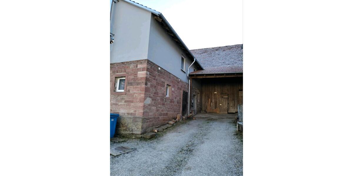 Haus mit Nebengebäude und Scheune zimmer