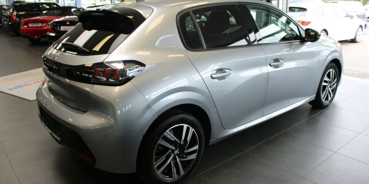 Peugeot 208 1.2 PureTech 100 EAT8 Allure Pack 90.599 km 13.980 &euro; Euskirchen 53881