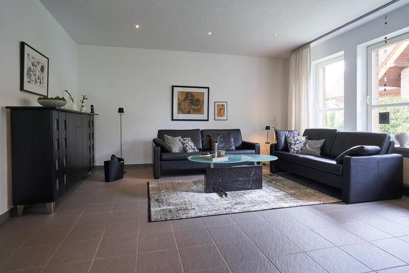 Einfamilienhaus mit Garten, Einbauküche, Garage und Keller zimmer