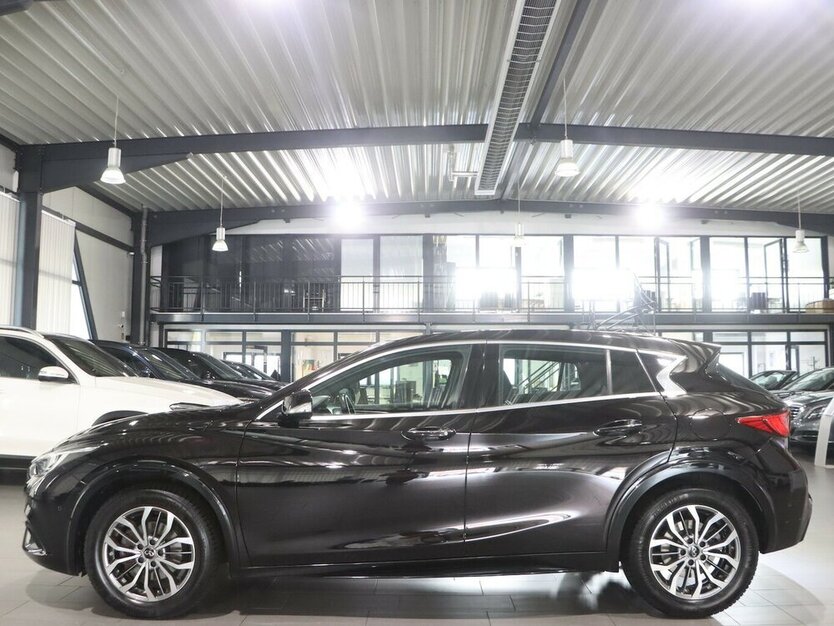 Q30 1.6 PREMIUM / PANORAMA / LED / NAVI+360°