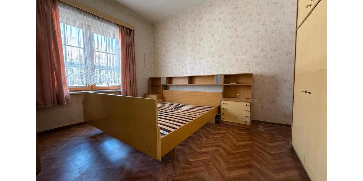 Doppelhaushälfte Treuen - 12 Zimmer, 150 m&sup2;, 180.000&euro; | Angebot:25656852