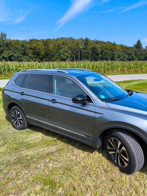 VW Tiguan Allspace 98.000 km 22.900 € Bodman-Ludwigshafen 78351