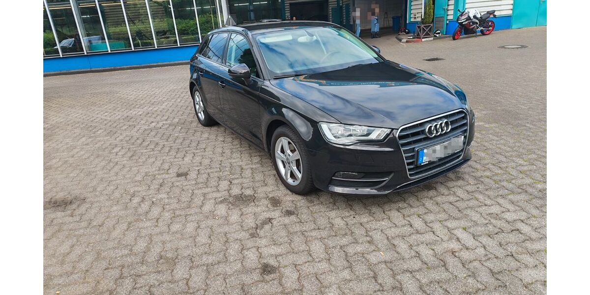 Audi A3 98.000 km 10.400 &euro; Bergisch Gladbach 51469