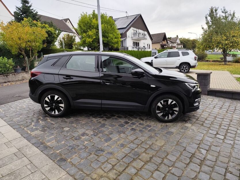 Opel Grandland (X) 62.000 km 14.699 € Obererbach 56414