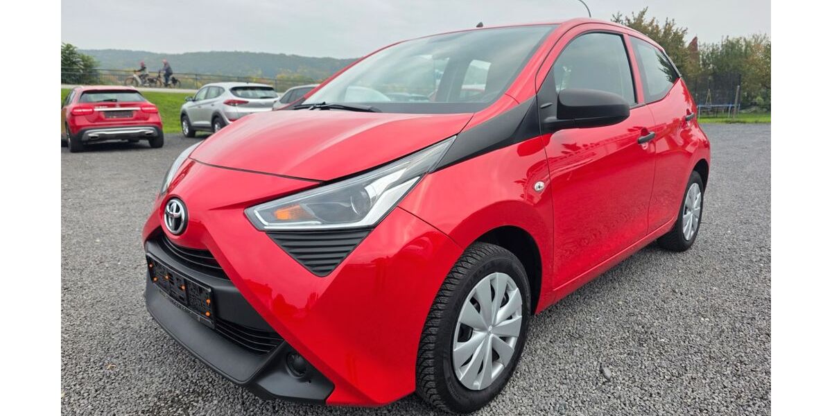 Toyota Aygo (X) 12.000 km 9.490 &euro; Oberwinter 53424