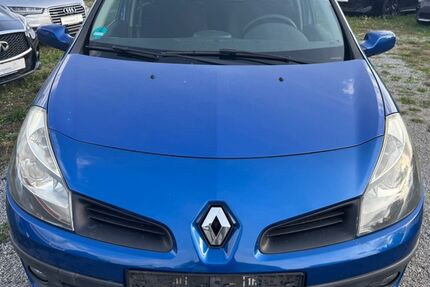 Renault Clio 121.000 km 2.990 &euro; Fürth 64658