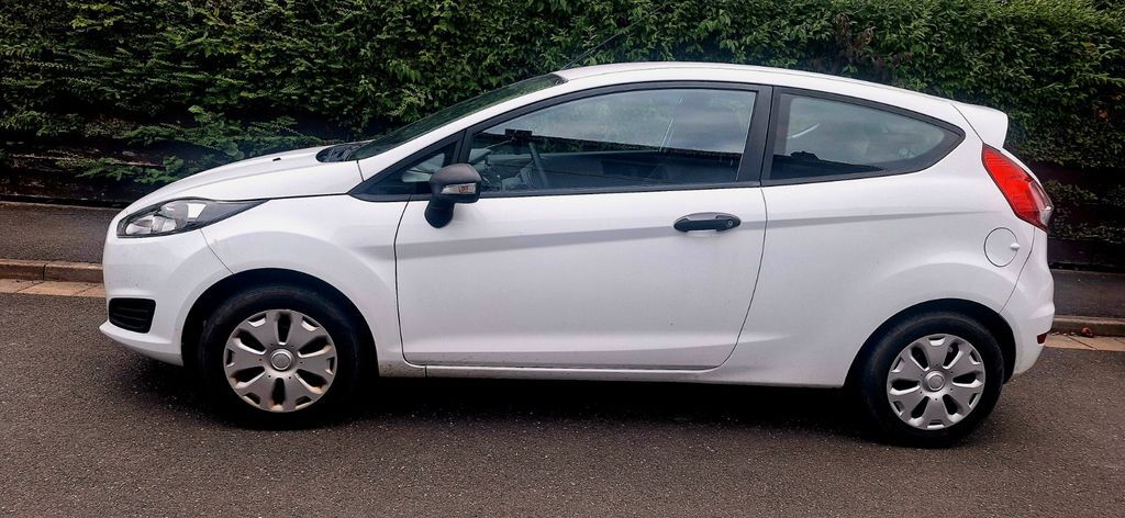 Ford Fiesta 123.130 km 3.900 € Bad Berneck 95460