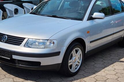 VW Passat 215.353 km 799 € Stapelfeld 22145