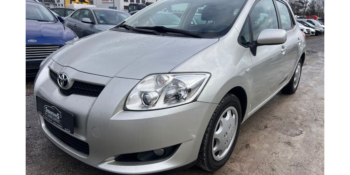 Toyota Auris 30.800 km 6.500 &euro; Neuseddin bei Berlin 14554