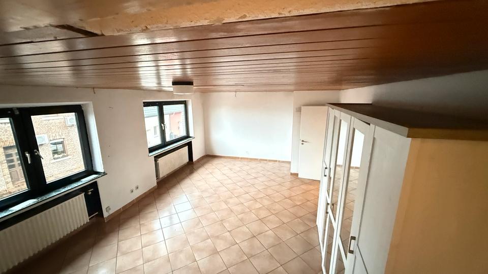 Etagenwohnung Elsdorf - 7 Zimmer, 125 m&sup2;, 1.750&euro; | Angebot:24682938