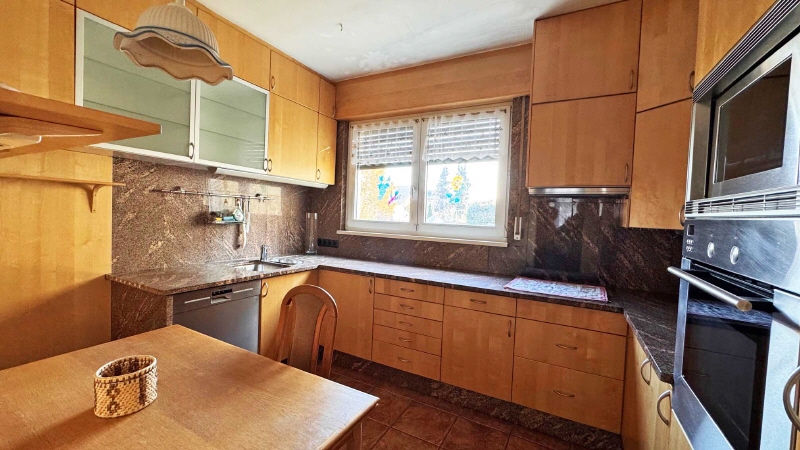 Generationenhaus mit Modernisierungsbedarf, gewerbliche Nutzung möglich 10 zimmer