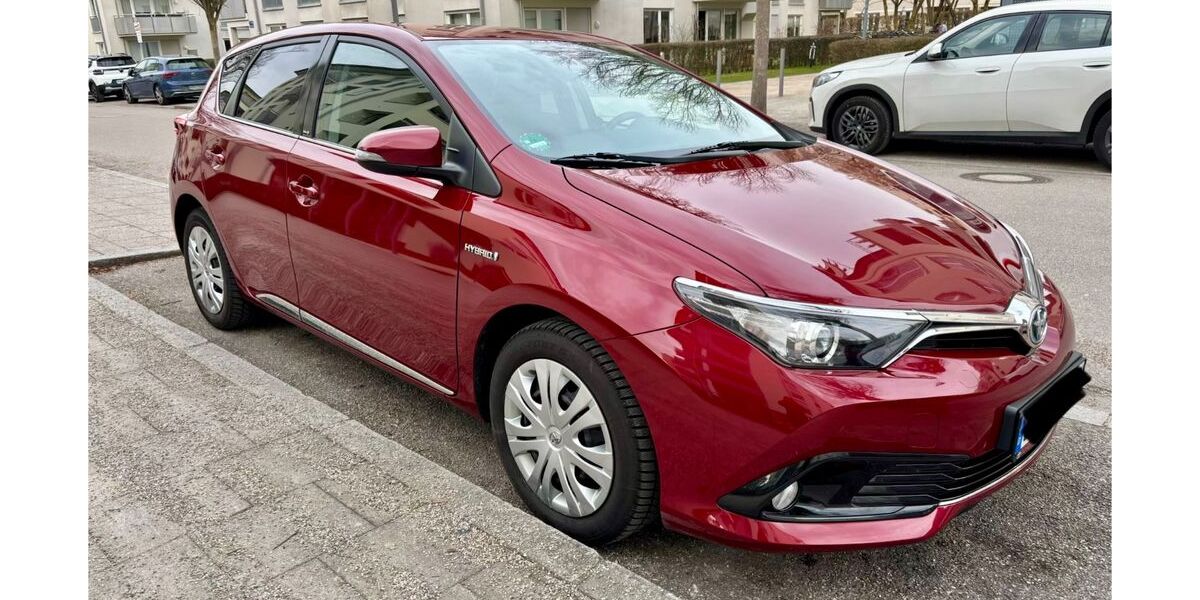 Toyota Auris 95.000 km 13.100 &euro; München 80639
