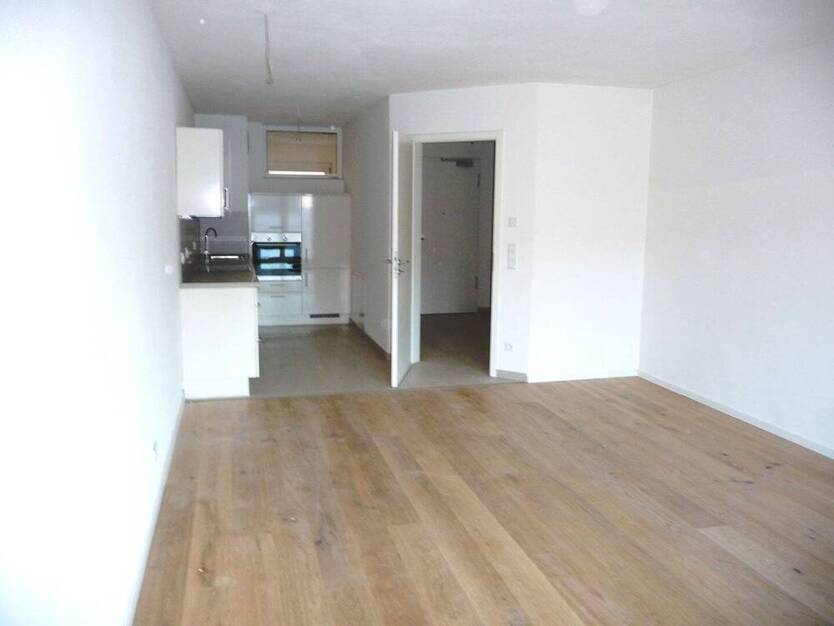 *ZENTRAL*RUHIG*HELL* 2-Zimmer-Whg mit Südloggia, EBK, TG-Stellplatz, Aufzug