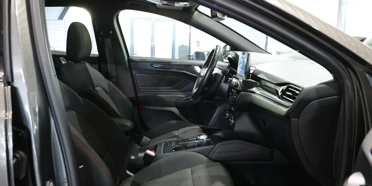 Ford Focus Tunier 1.5 EB ST-LINE-X SPORT / PANORAMA 108.000 km 18.444 &euro; Hamm 59077