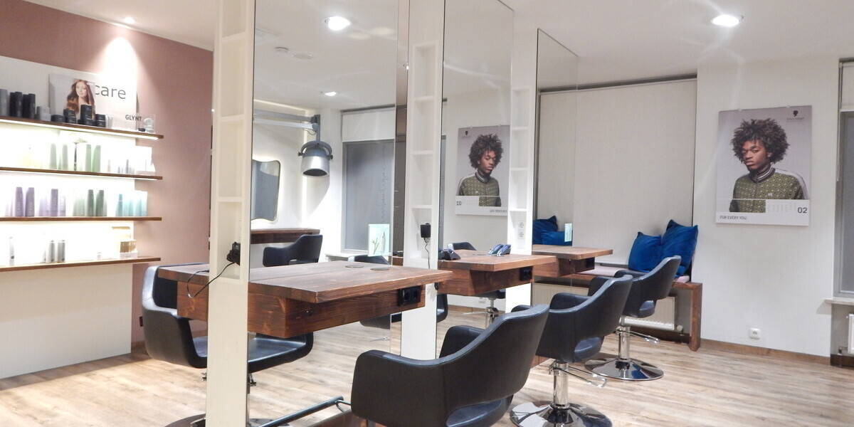 Voll ausgestatteter Friseursalon, kernsaniert 2019, klimatisiert, ablösefrei, sofort startklar! - Gewerbeobjekt Freilassing Freilassing | Angebot:23021567