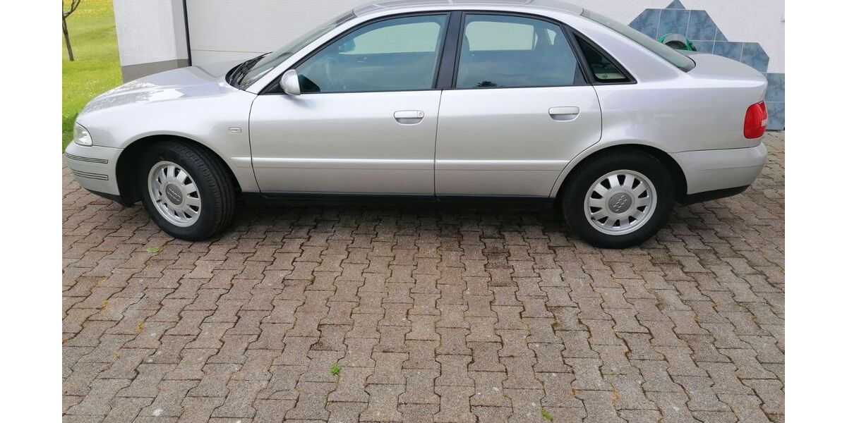 Audi A4 201.000 km 4.250 &euro; Görwihl 79733