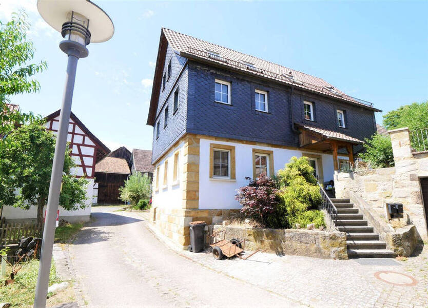 Hausanteil mit Garage und kleinem Garten in Bad Colberg