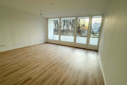 Sanierte 1-Zimmer-Wohnung mit Balkon und getrennter Küche, nahe U3 Olympia-Einkaufszentrum