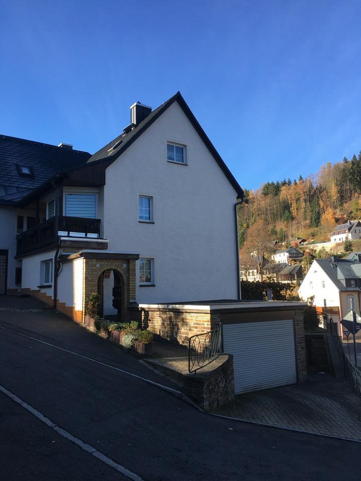 Vermiete Doppelhaushälfte4 Raum Mietwohnung mit Garage