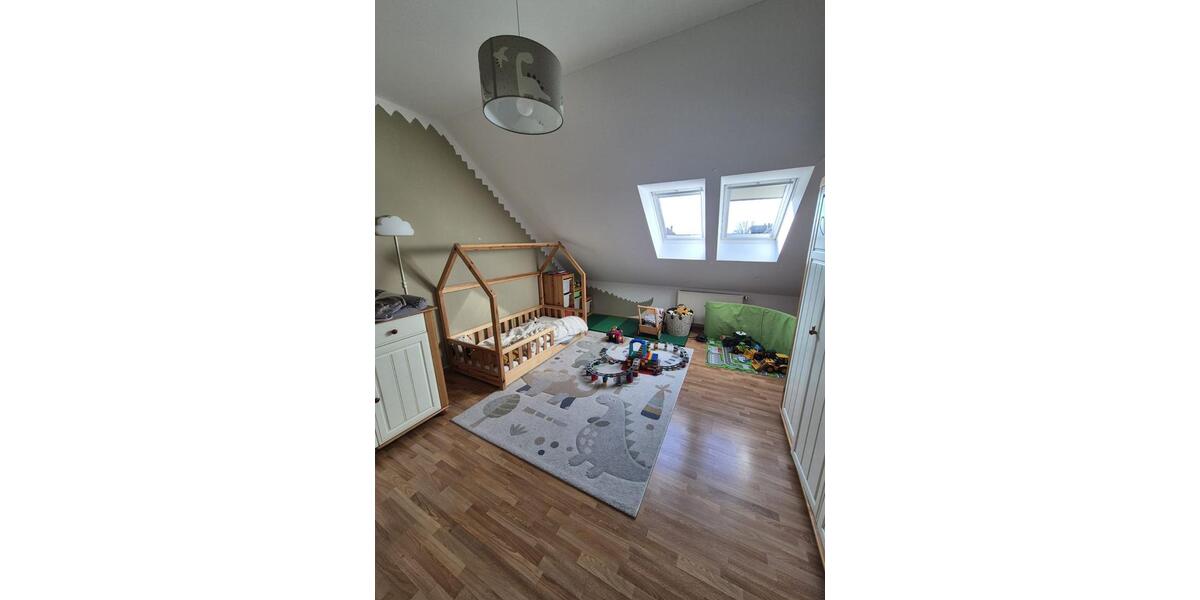 Dachgeschoßwohnung Uetze - 4 Zimmer, 111 m&sup2;, 860&euro; | Angebot:25434083