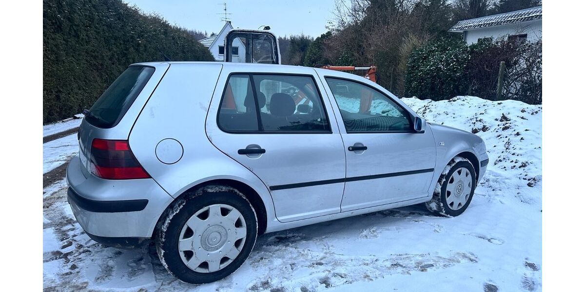 VW Golf 165.000 km 2.500 &euro; Lübeck 23560