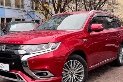 Mitsubishi Plug-in Hybrid Outlander 45.371 km 21.990 € München 80636
