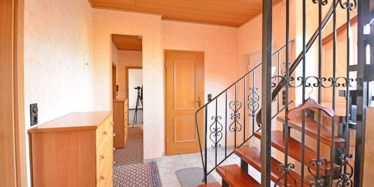 Mehrfamilienhaus, Wohnhaus Hofgeismar / Hombressen Hombressen - 9 Zimmer, 245 m&sup2;, 330.000&euro; | Angebot:25735154