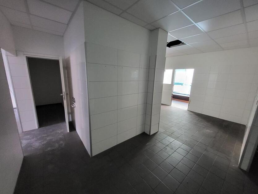 Toplage am Kaiserwall – Gastronomiegeeignete Ladenfläche mit Stil & Sichtbarkeit! zimmer