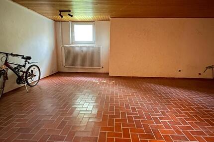 Großzügiger, heller Lagerraum zimmer