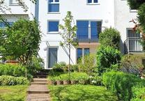 Stadtnahes EFH in TOP-Lage im Grünen mit Gärten und 2 Parkplätzen