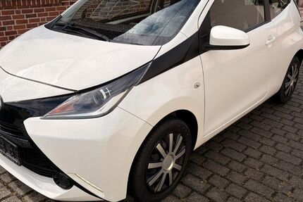 Toyota Aygo (X) 82.500 km 4.950 &euro; Bernburg 06406