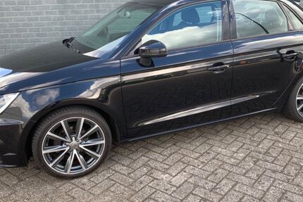 Audi A1 216.900 km 7.890 € BORNE 7622A