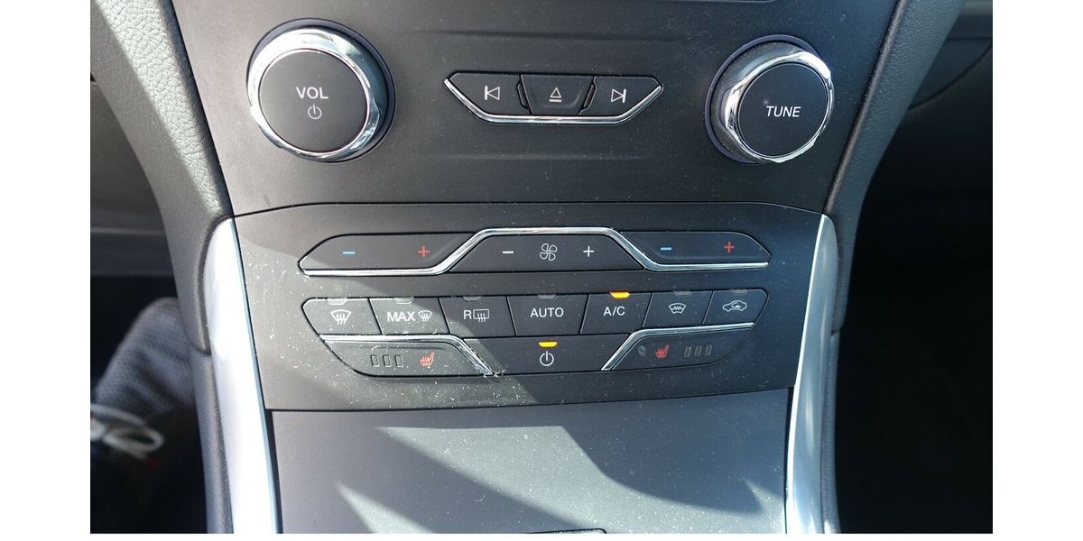 Ford S-Max Titanium AWD Pano AHK 7 Sitze Kamera 8x Alu 156.400 km 15.950 &euro; Neumarkt/OPf 92318