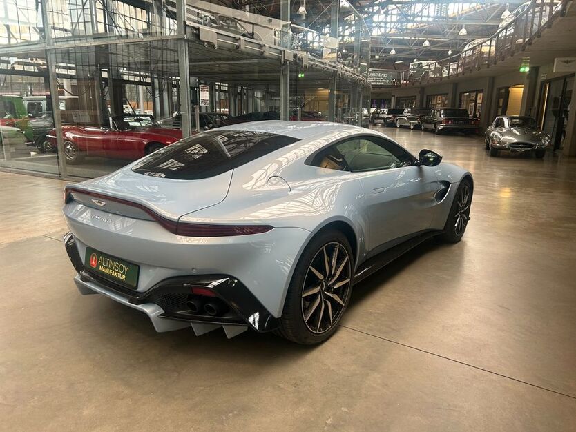 Aston Martin V8 Vantage 33.000 km 92.900 € Düsseldorf 40591