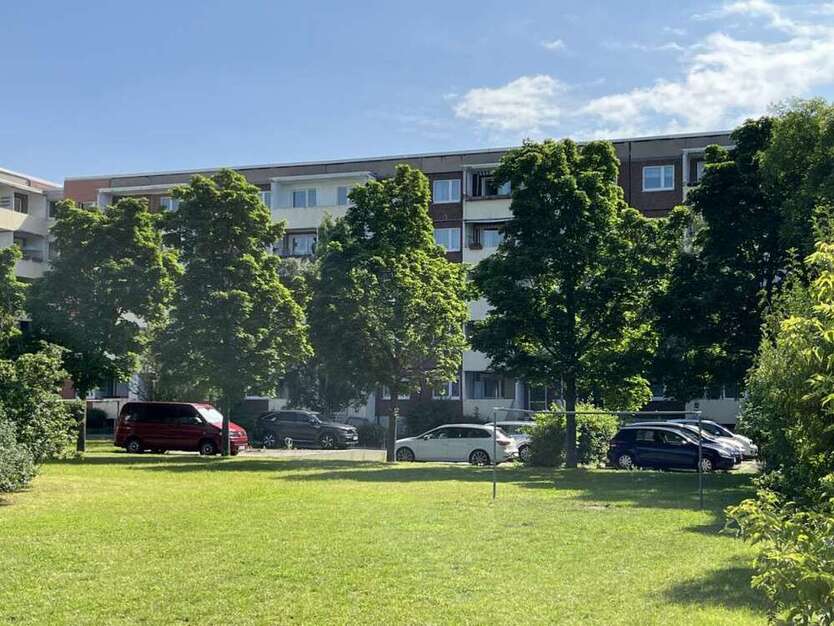 Wohnung zum Mieten in Halle (Saale) 300 € 56.65 m²