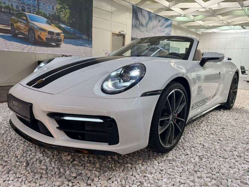 911