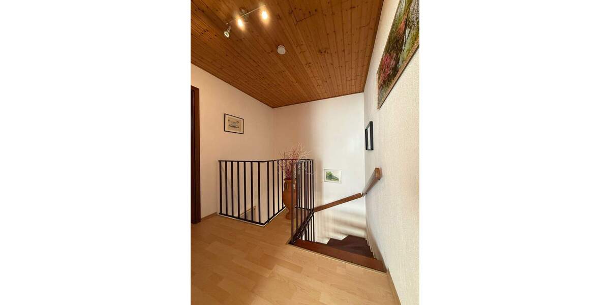 Großzügiges Reihenendhaus mit Dachstudio, schön angelegtem Außenbereich und optimaler Raumaufteilung 5 zimmer