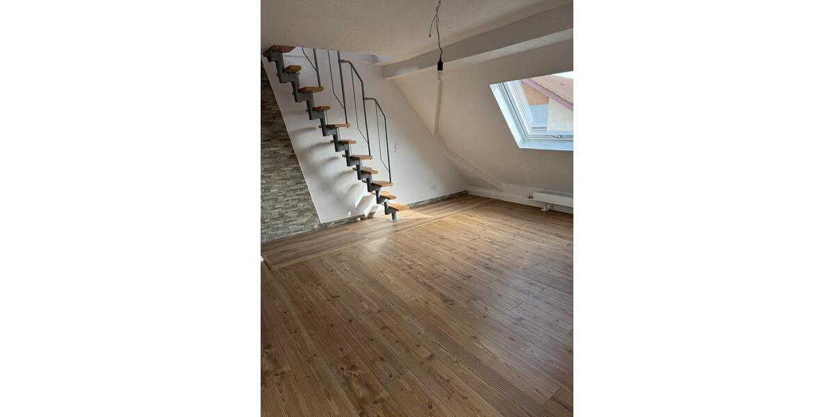 Dachgeschoßwohnung Cleebronn - 5 Zimmer, 109 m&sup2;, 1.100&euro; | Angebot:25824881