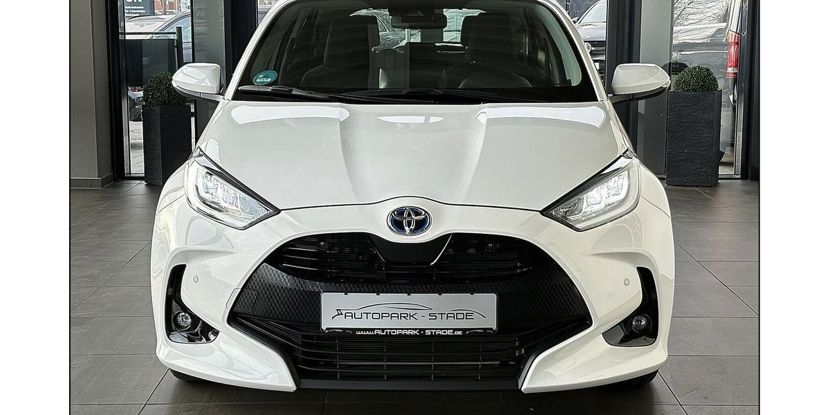 Toyota Yaris Hybrid Basis ACC LED MultiInfo Assist 1.Hd 5.000 km 20.499 &euro; Stade 21682