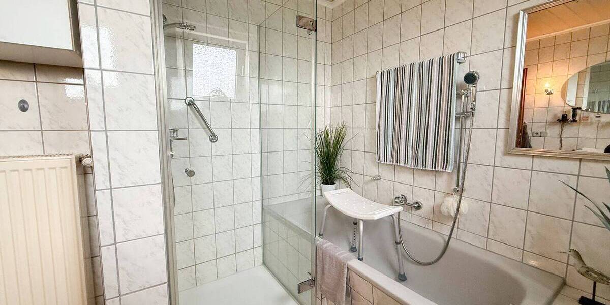 Mehrfamilienhaus, Wohnhaus Hennef (Sieg) Hennef - 6 Zimmer, 170 m&sup2;, 375.000&euro; | Angebot:26657322
