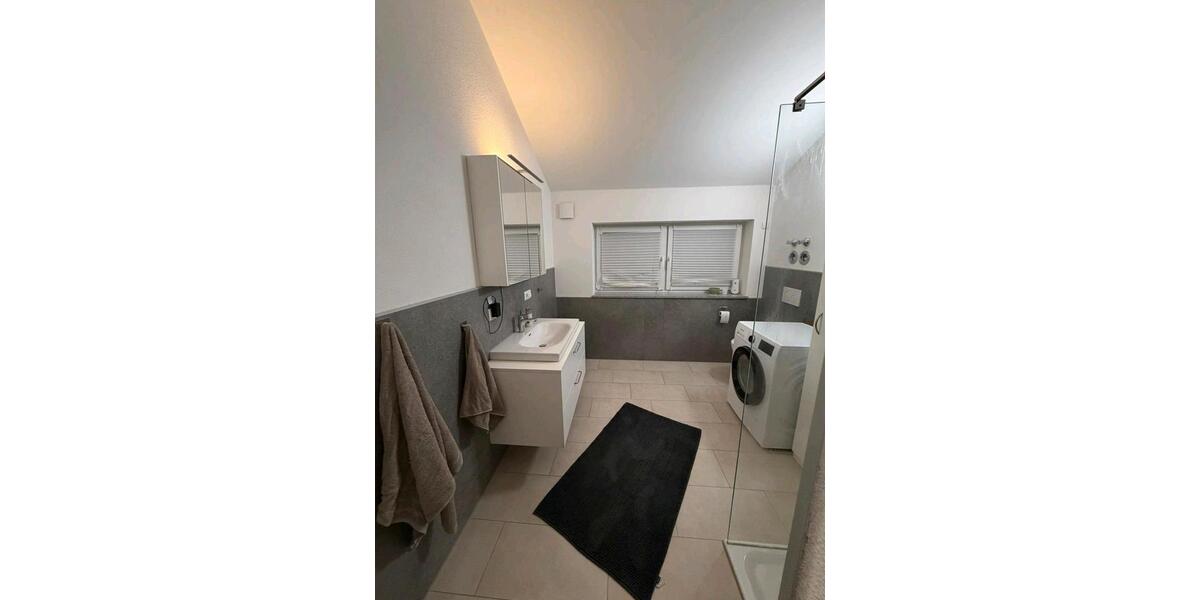 Dachgeschoßwohnung Nittendorf - 2 Zimmer, 70 m&sup2;, 820&euro; | Angebot:25409056