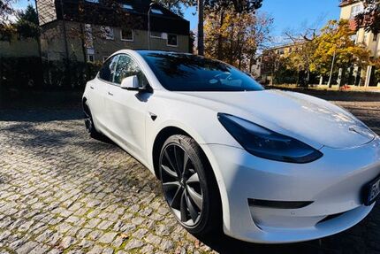Tesla Model 3 43.000 km 28.800 € Berlin 12247